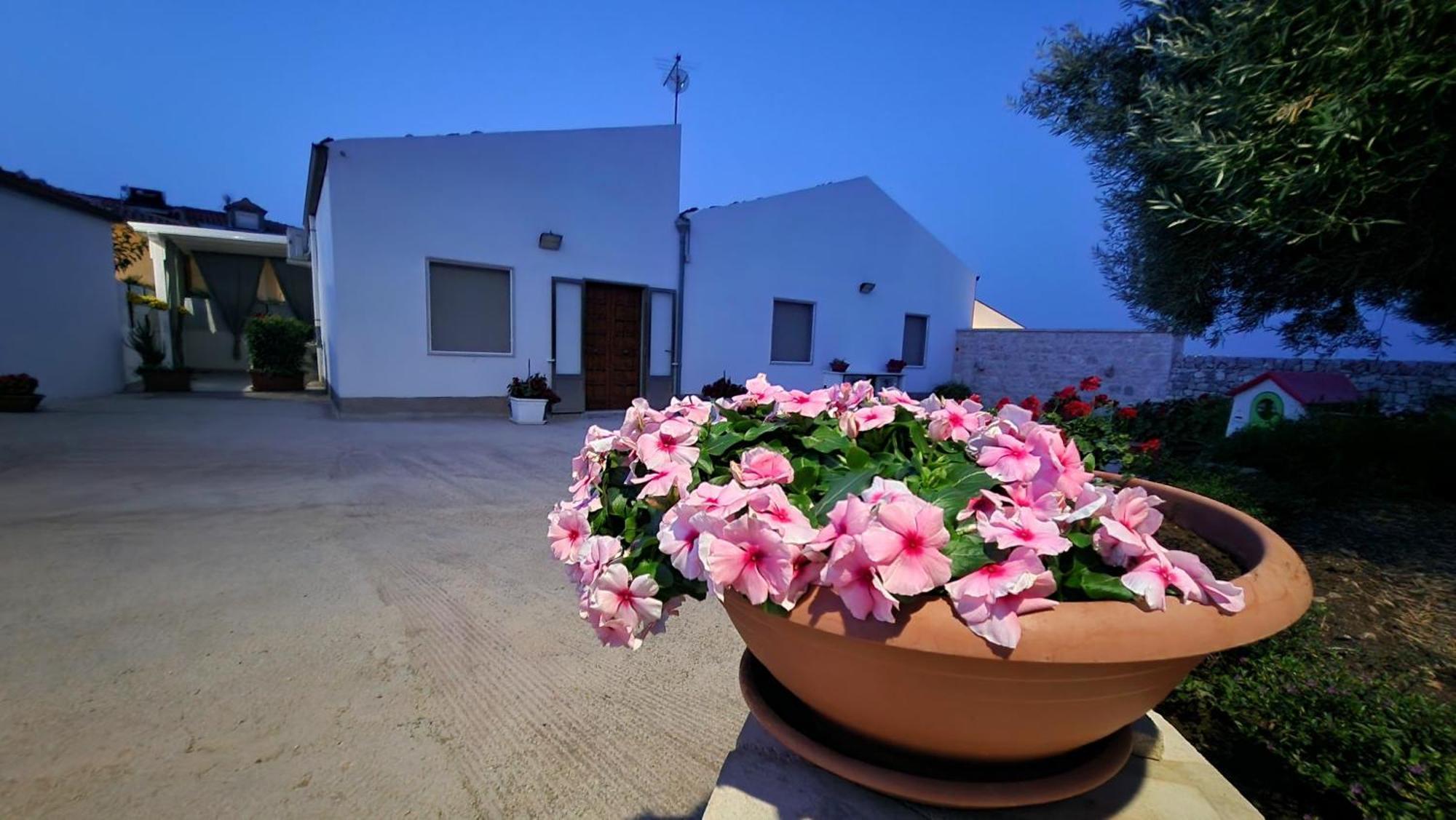 Casa Vacanza I Due Ulivi Modica Exterior foto